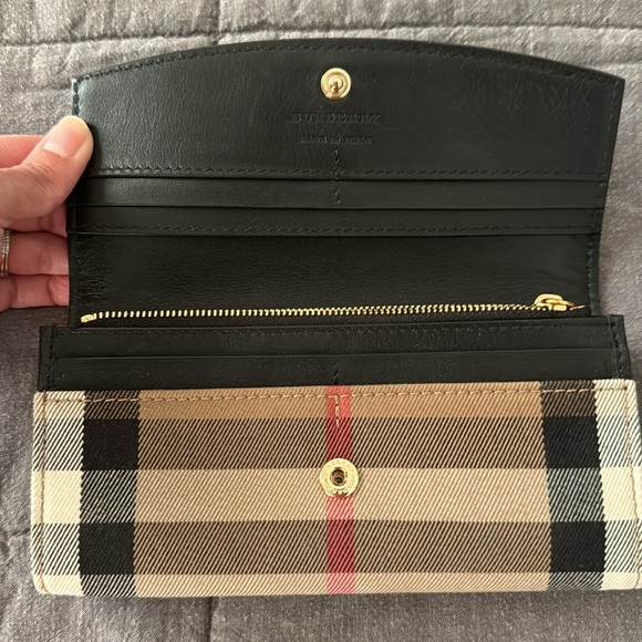 Burberry Wallet - *Like New* - Picture 3 of 4